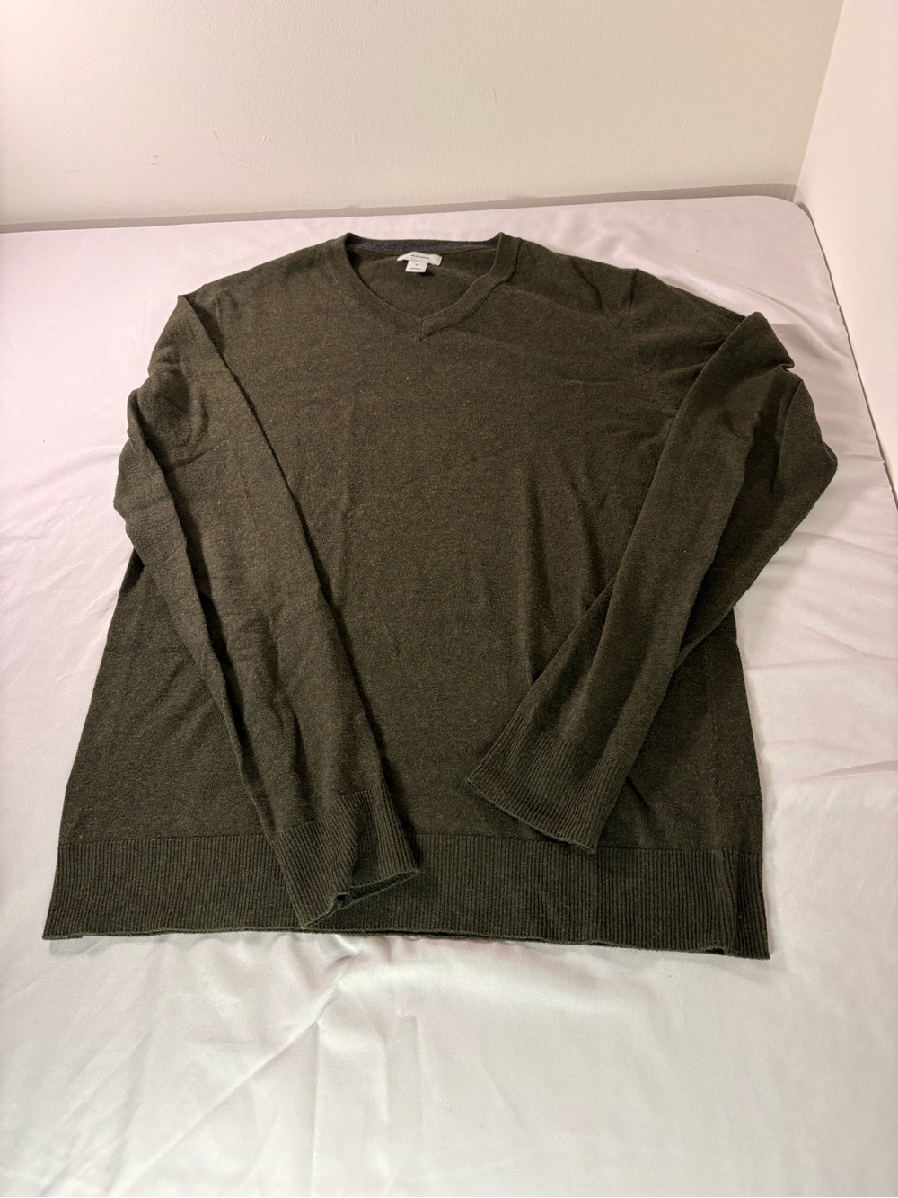 Men's V-Neck Long Sleeve Sweater - Olive Green( bc 4)